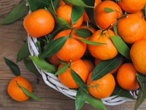 Апельсины в корзине