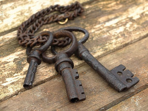 Три старых ключа