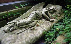 Спать на кладбище